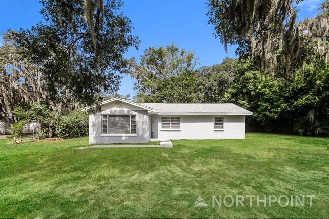 Building Photo - 3 BR/2BA | Newly Renovated Single Family Home | Large Covered Back Patio| In Valrico!