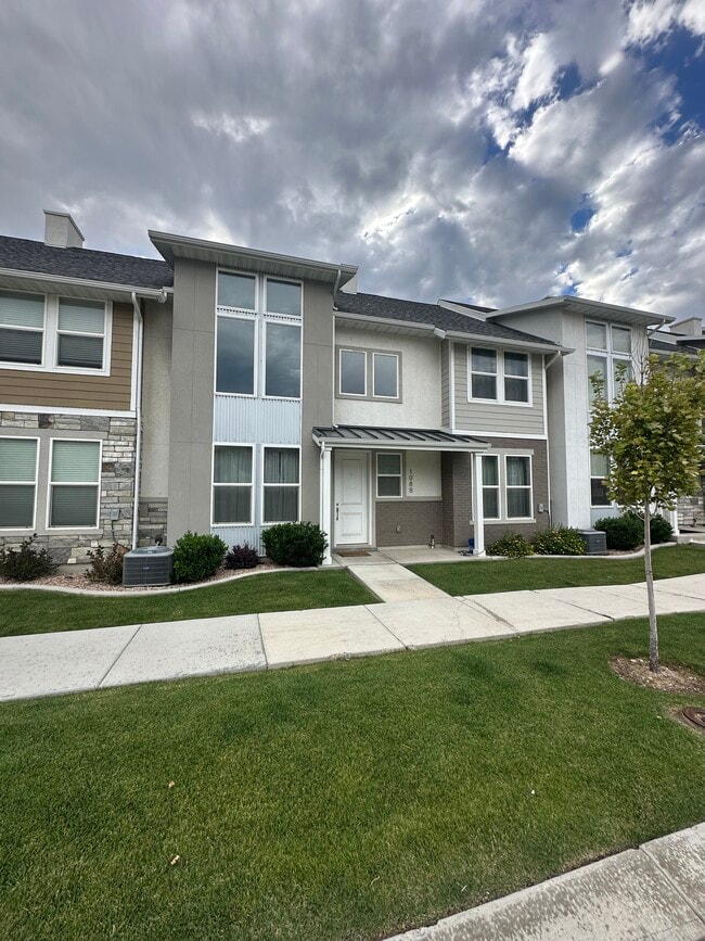 Building Photo - 1088 S High Ridge Rd Rental