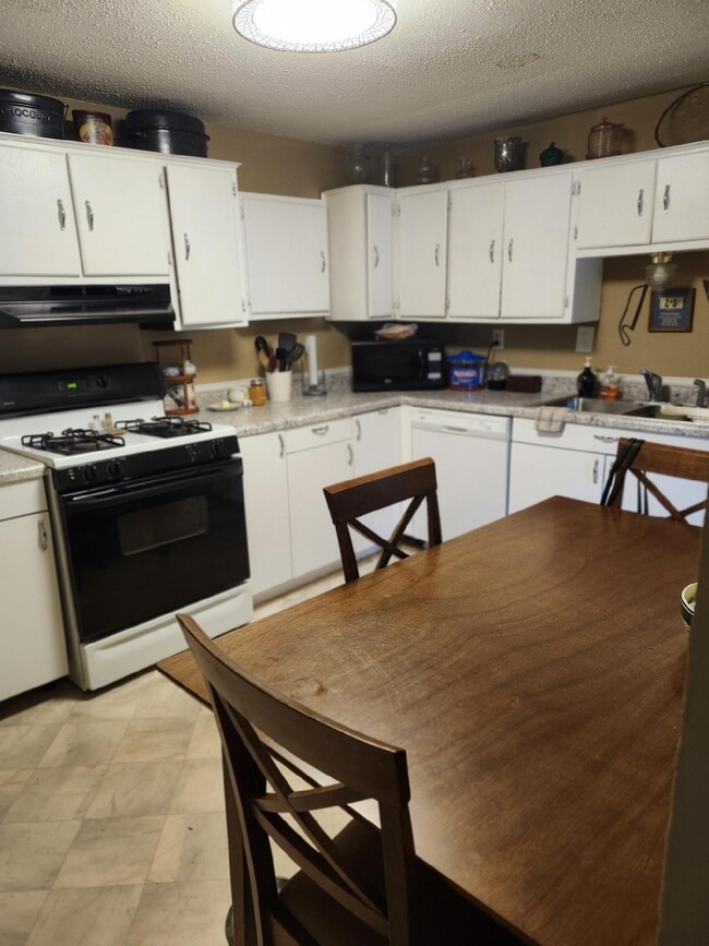 Photo - 630 5th Ave NE