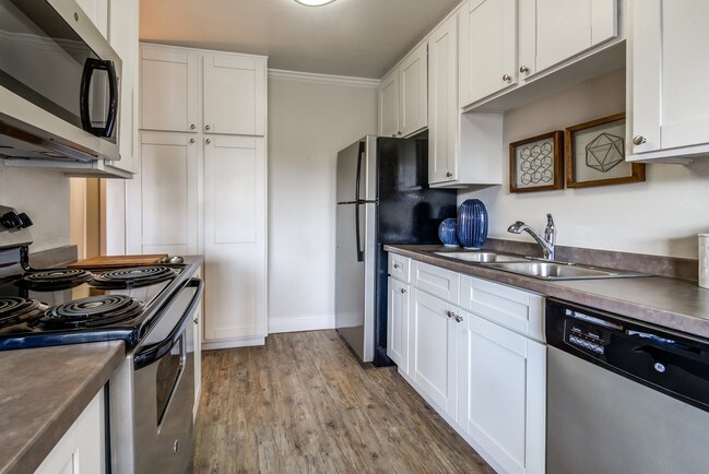 Carlsbad View Apartments