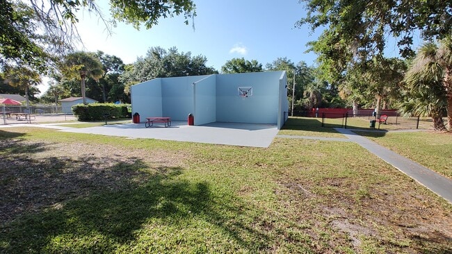 Building Photo - 3215 Baird Ave Unit H-50