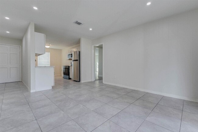 Photo - 7622 Williams St