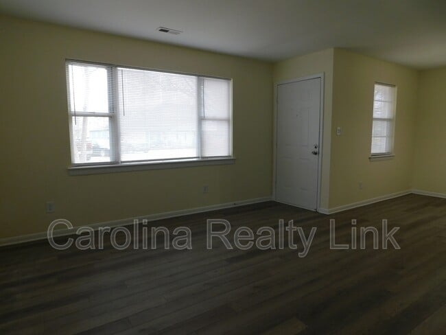 Photo - 416 E 19th St