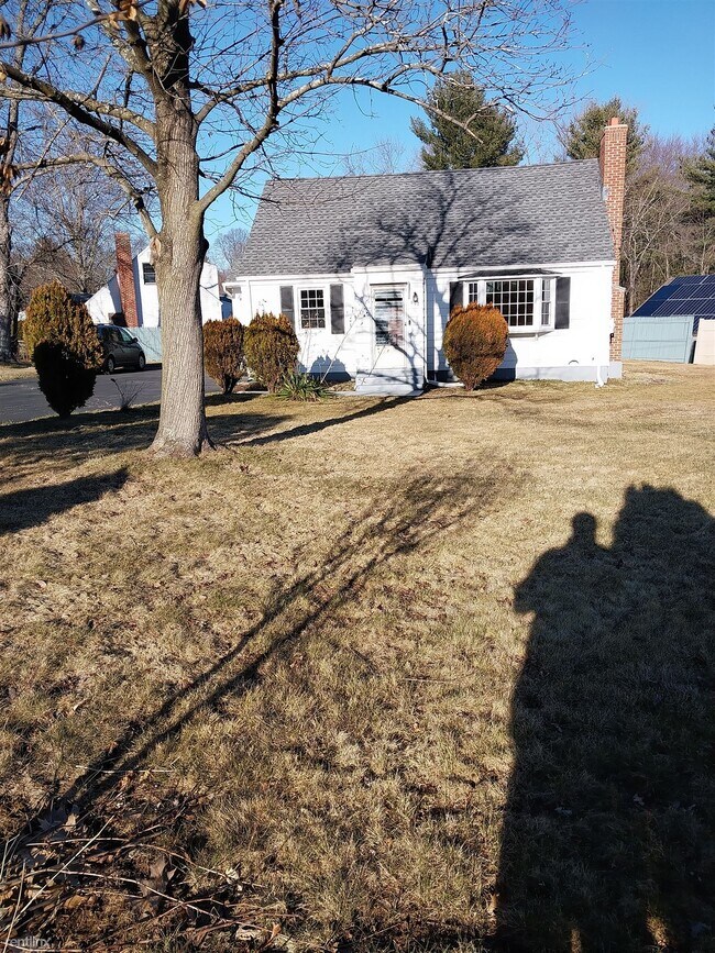 3 br, 2.5 bath House - 902 Plymouth Street - 3 br, 2.5 bath House - 902 Plymouth Street
