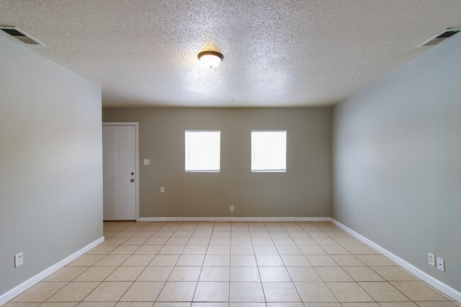 Photo - 6213 Commodore Dr