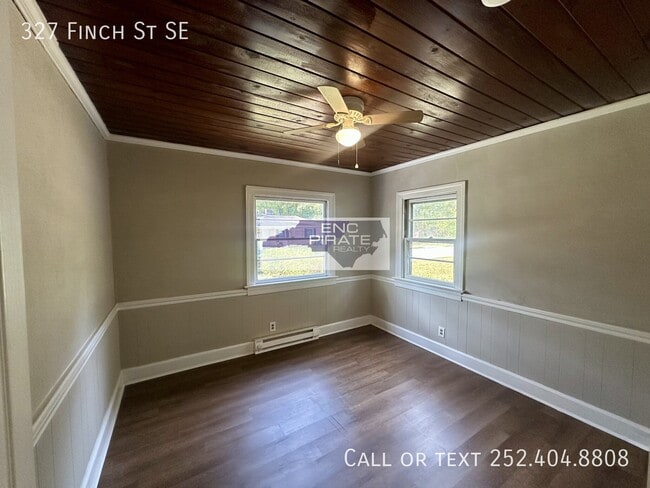 327 Finch St SE