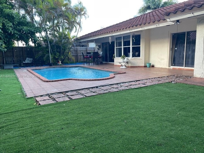 Building Photo - 14300 SW 152nd Pl