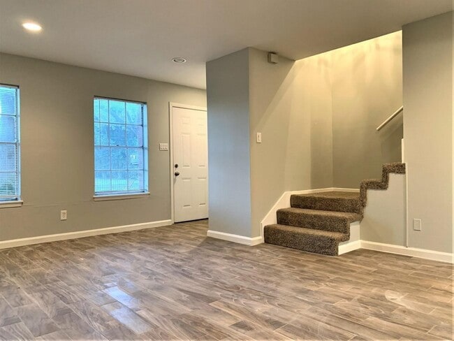 Photo - 10004 Westview Dr Unidad 3 Rental