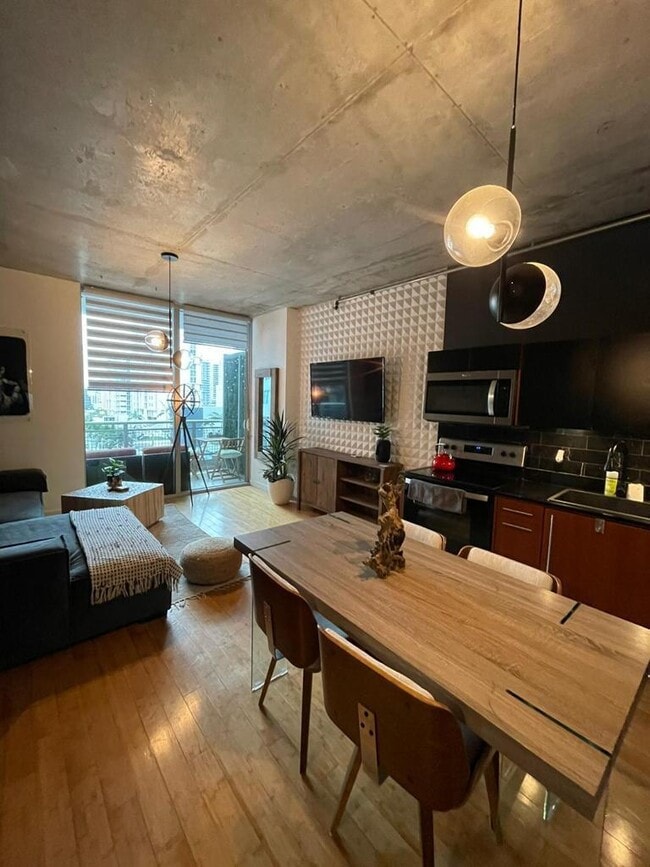 Building Photo - 639 SW 5th St Unit B2 Rental