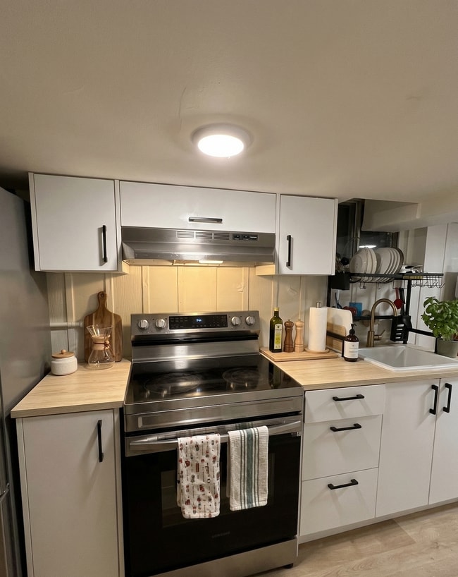 Building Photo - 131 Vine St S Unit 4