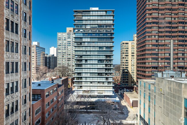 Alternar - 320 W Oakdale Ave