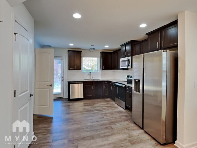 Photo - 246 Spark St