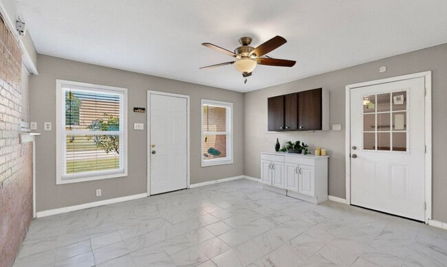 Photo - 1900 Hilltop Dr