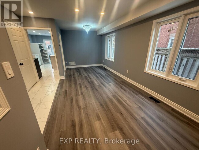 Photo - 129 Lent Crescent