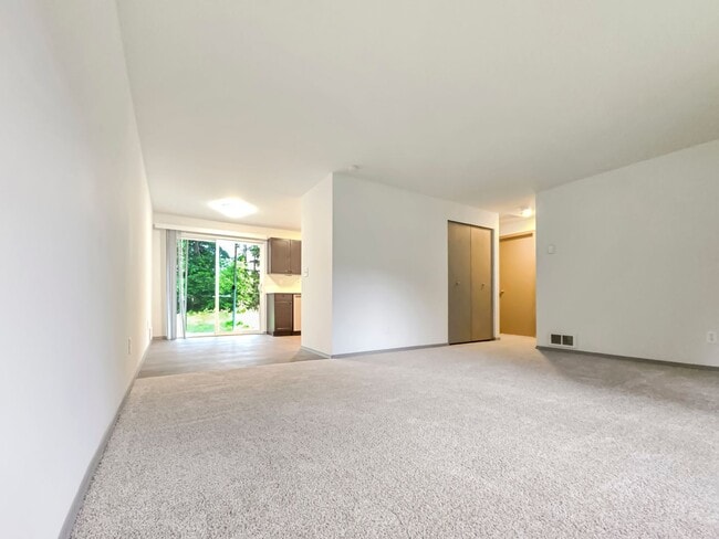 Photo - Pet-Friendly 2BR Duplex with Fenced Yard & New Carpets