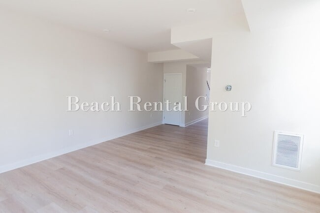 Photo - 303 Golan Cir
