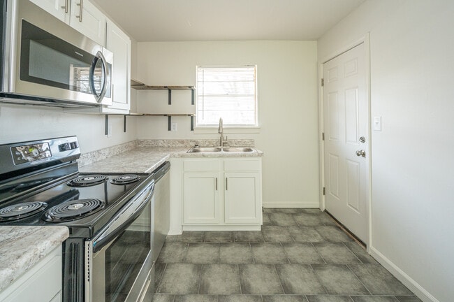 Building Photo - 1140 12th St S Unit F