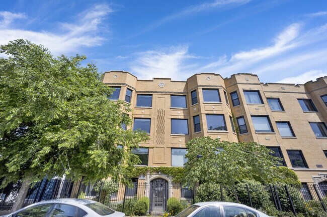 Building Photo - 3106 W Lyndale St Unit 3B
