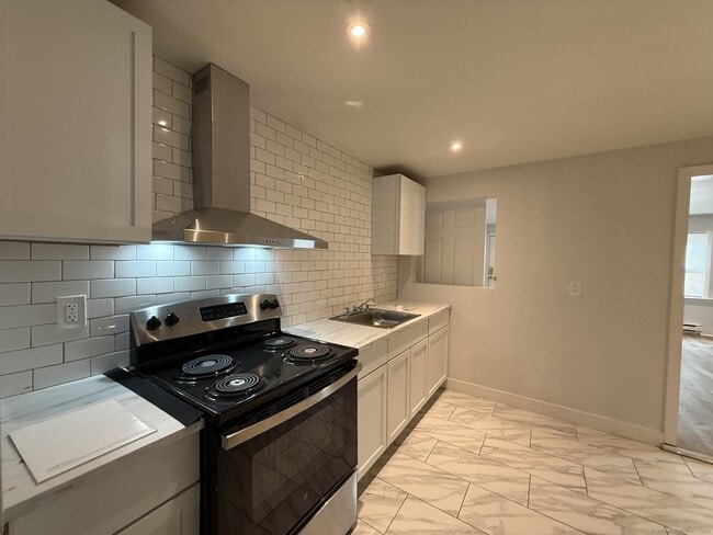Building Photo - 203 Horace St Unit 2 Rental