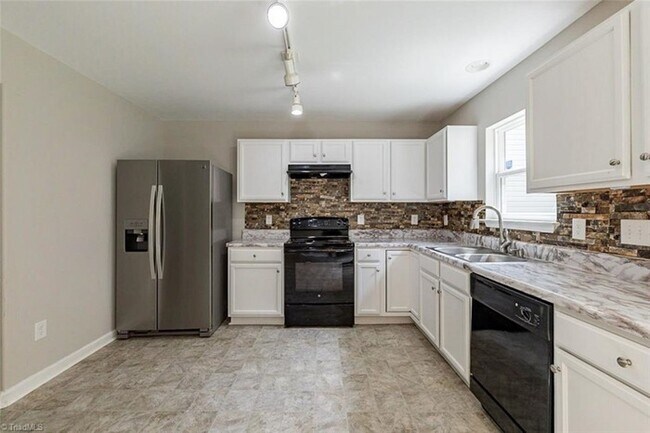 Photo - 3 Bedroom Beauty!