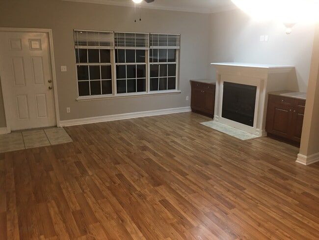 Photo - 1585 Crescent Hills Dr