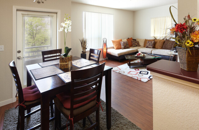 Los Altos de Alameda - Los Altos de Alameda Apartments