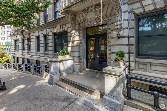 Photo - 552 Riverside Dr