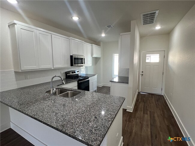 Building Photo - 1826 Royal Loop Rental