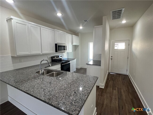 Building Photo - 1826 Royal Loop Rental