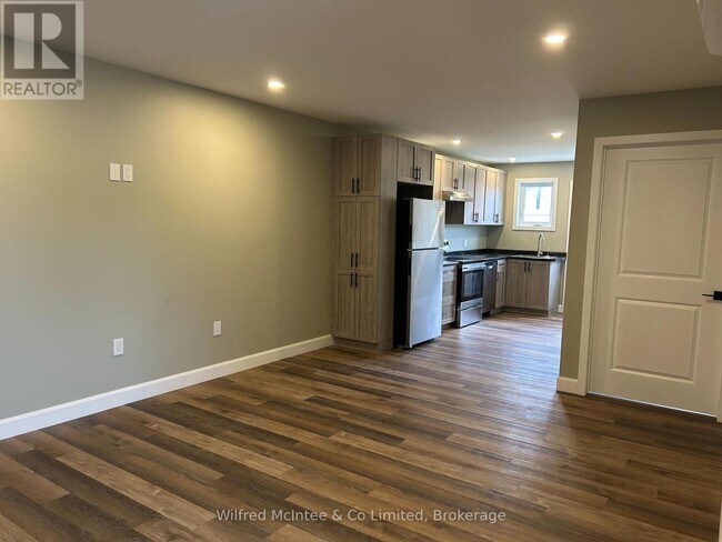 Photo - 187 Balaklava St