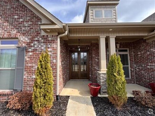 Building Photo - 7419 Flint Xing Cir SE Rental