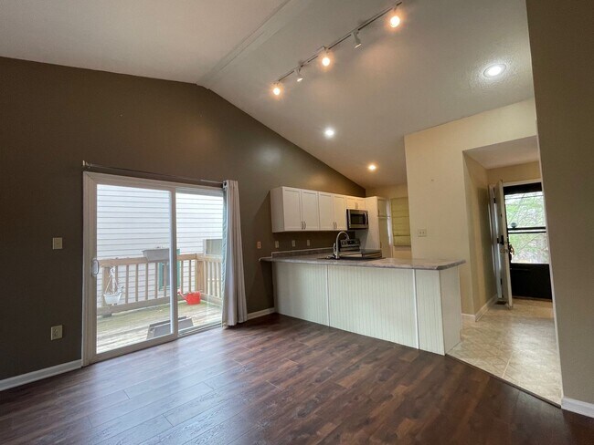 Photo - The Pointe Condo 2 Bed 2 Bath Water Edge Community