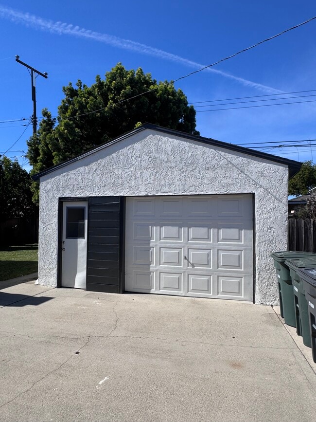 Garage - 5845 Sunfield Ave