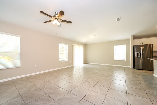 Photo - 86106 Railway Pl