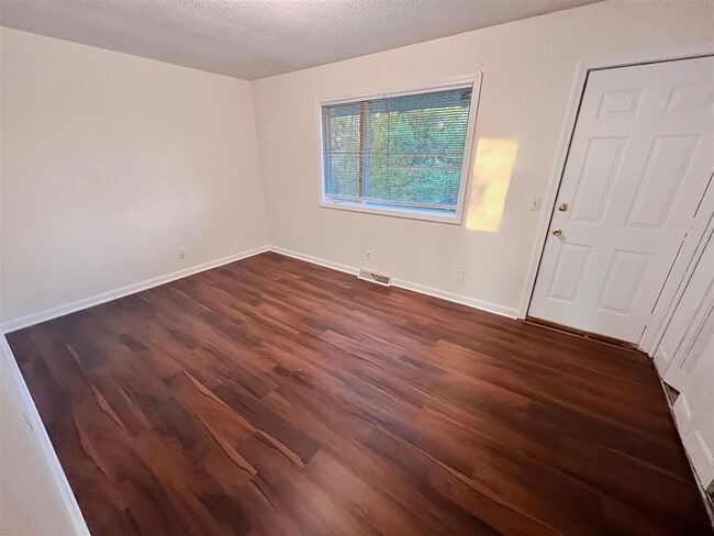 Photo - 1036-1033 Ellen Dr