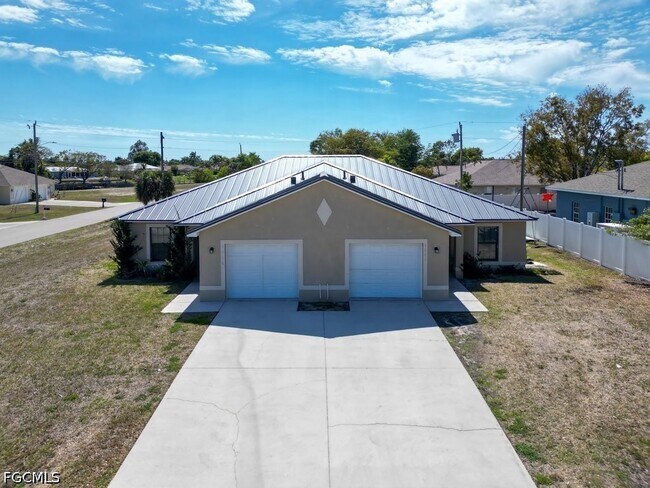 Building Photo - 1054 SE 10th St