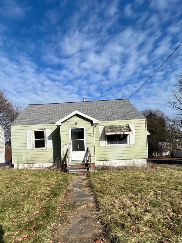 Photo - 185 Harwood Ave