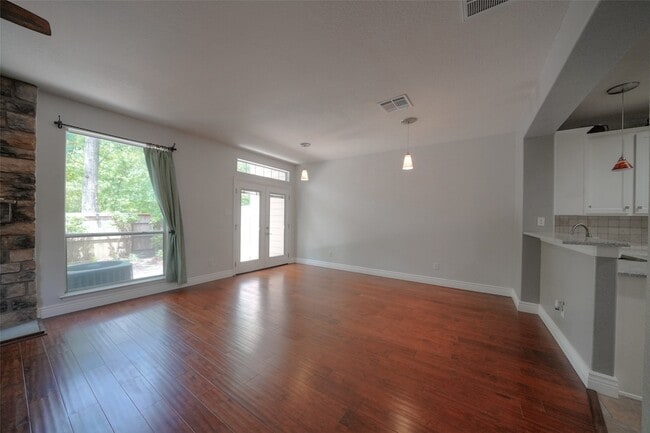 23 Endor Forest Pl