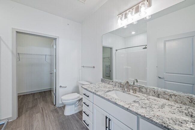 2BR, 2BA - 994SF - Primary Bathroom