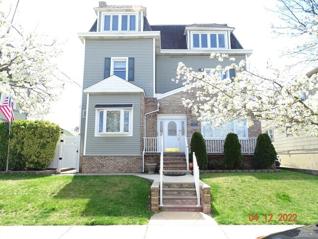 Photo - 124 W 8th St Unit 2