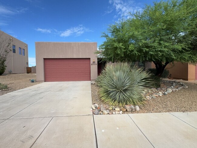 Building Photo - Beautiful 3 bedroom 2 bath with 2 car garage. Rental