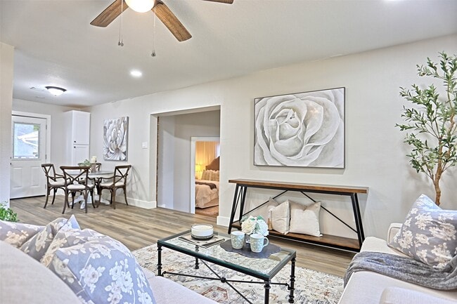 Photo - 704 Natchez River Cir