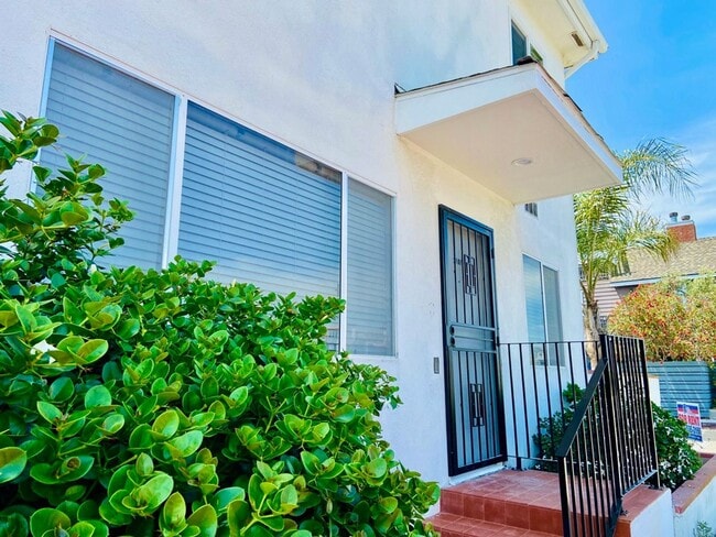 Photo - Gorgeous Remodeled Downstairs Apartment w/Patio+Prvt Laundry+Garage+Views of Canals