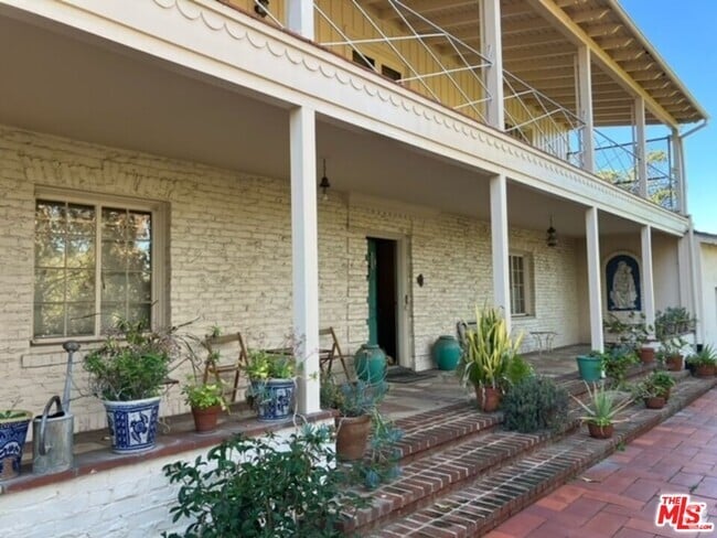 Building Photo - 541 Comstock Ave Rental