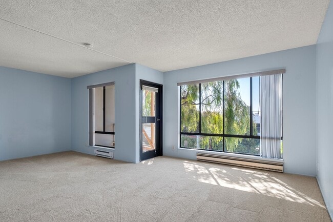 Photo - Sunny South-Facing Watergate Studio! Unit E341