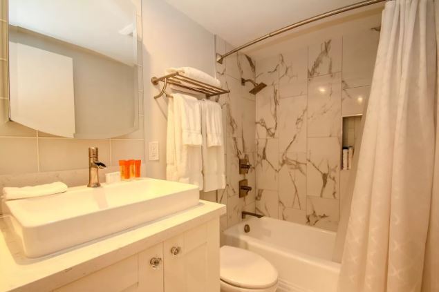Bathroom 2 - 423 S Rexford Dr Unit 101