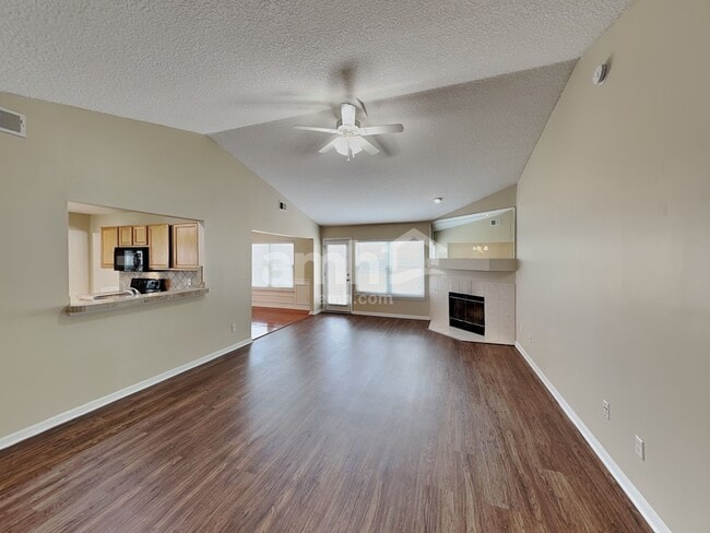 Photo - 1002 Chapeltown Cir N