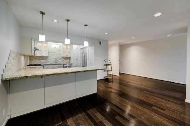 Photo - 2923 Bissonnet St