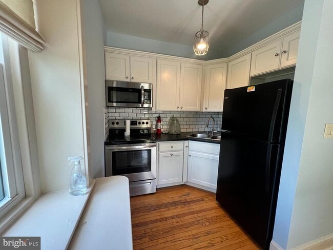 Photo - 7630 Cheltenham Ave