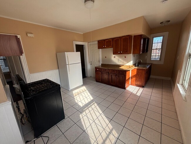 Photo - 37 Hotchkiss St Apartment Unit 37 Hotchkiss